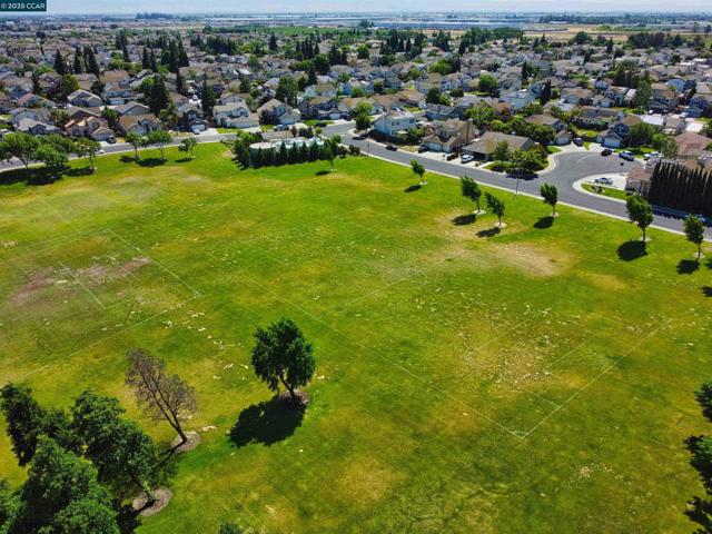 2035 Pasado Avenue, Manteca CA: https://media.crmls.org/mediaz/2f848ff7-424e-4ca7-86ce-0970f1400e7b.jpg