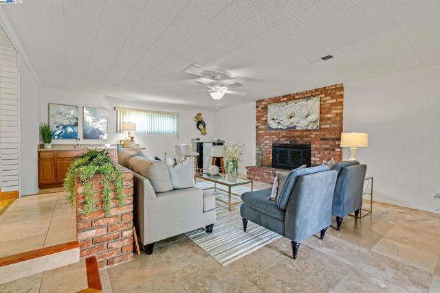 26623 ELDRIDGE AVE, Hayward CA: https://media.crmls.org/mediaz/2f85bd92-fb3e-4011-a8f9-2e8bbd8275f4.jpg