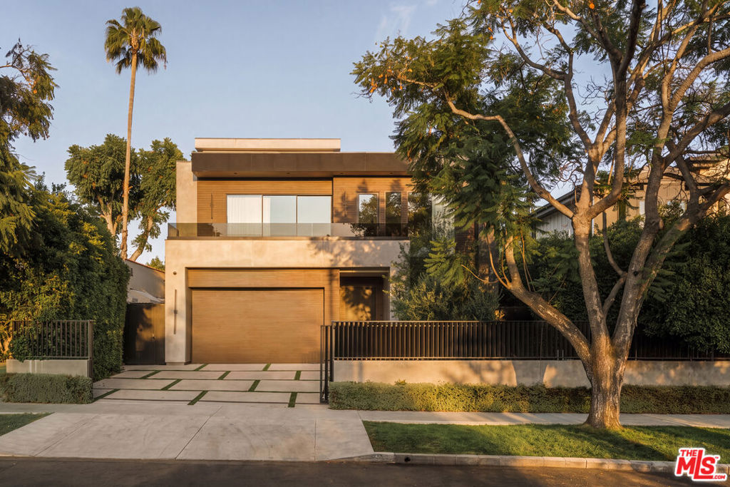 738 N Harper Avenue — Contemporary