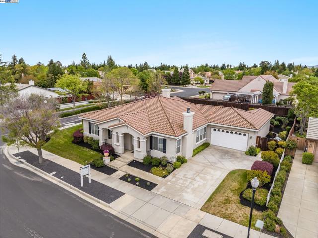 1646 Cascina Ct, Livermore CA: https://media.crmls.org/mediaz/2f867f71-b2d2-4b7e-8729-2167aeb0dd79.jpg