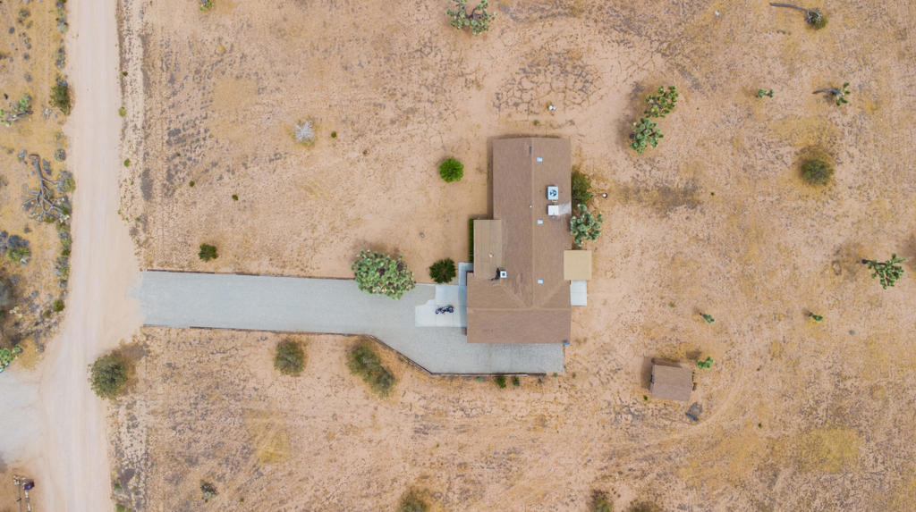 https://media.crmls.org/mediaz/2f86a45b-9c04-4246-945f-d5954f9b7c17.jpg?preset=X-Large