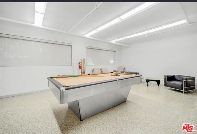 1880 Veteran Avenue, Los Angeles CA: https://media.crmls.org/mediaz/2f8709fd-0e8a-4721-94e0-0b875d78fc66.jpg