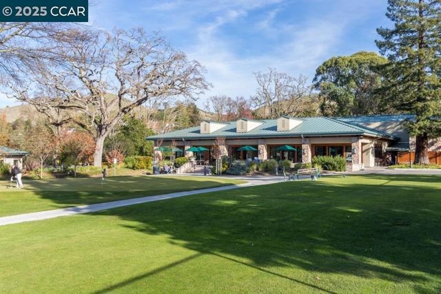 3520 Rossmoor Parkway, Walnut Creek CA: https://media.crmls.org/mediaz/2f879b5c-9b3b-41ca-ab15-46ff475363e4.jpg