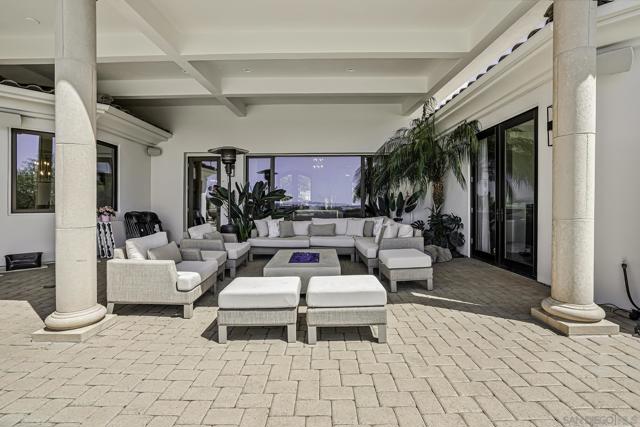 7335 El Fuerte St, Carlsbad CA: https://media.crmls.org/mediaz/2f88022a-1b6c-4e2b-823b-b76b97d1ac4e.jpg