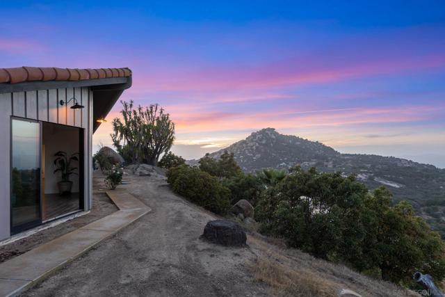 16641 Eagles Crest Rd, Ramona CA: https://media.crmls.org/mediaz/2f882e9e-c85e-4caa-971e-650cc596ff2b.jpg