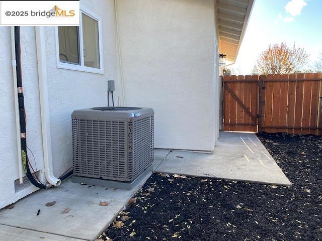 1832 Elkwood dr, Concord CA: https://media.crmls.org/mediaz/2f8845b4-e355-4e97-b7e4-70bd0a7bb28b.jpg