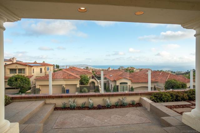 1327 Caminito Batea, La Jolla CA: https://media.crmls.org/mediaz/2f88f21b-b388-495b-a593-2f5b39836b54.jpg