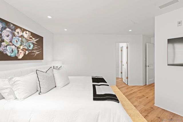 8121 Camino Del Sol, La Jolla CA: https://media.crmls.org/mediaz/2f89c749-84cd-408d-a617-dd0d88b2fe2d.jpg