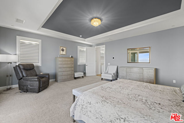 20162 W Cromwell Way, Porter Ranch CA: https://media.crmls.org/mediaz/2f89dd28-0601-4738-9e51-a204933e95c8.jpg
