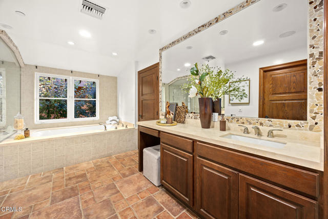 1533 Rancho Avenue, Glendale CA: https://media.crmls.org/mediaz/2f8a5ce8-0957-428e-9858-2a8bc6d63ca5.jpg