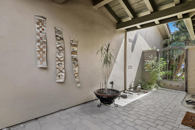 186 Running Springs Drive, Palm Desert CA: https://media.crmls.org/mediaz/2f8ad8d9-42d0-4c4a-a7b9-ca728e4d23d6.jpg
