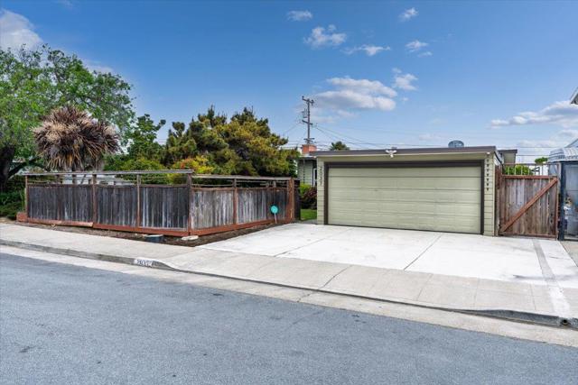 2037 Harding Avenue, San Mateo CA: https://media.crmls.org/mediaz/2f8b0035-a40d-4e29-8964-845ef6b863db.jpg