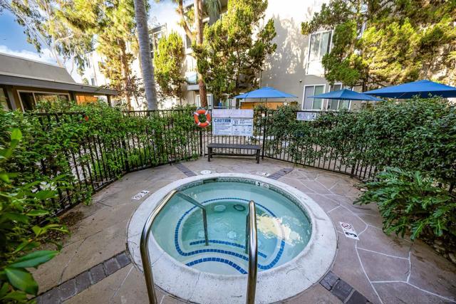 4860 Rolando Ct, San Diego CA: https://media.crmls.org/mediaz/2f8b8f47-52d4-41c7-b605-68828a42a453.jpg