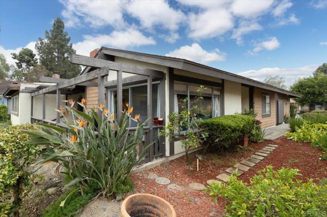 1209 La Verde Lane, San Marcos CA: https://media.crmls.org/mediaz/2f8bb0d4-bab9-4648-a7d3-23948d2a674b.jpg