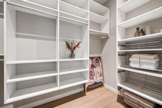 2005 TUNNEL RD, Oakland CA: https://media.crmls.org/mediaz/2f8c2714-9e77-4701-95b1-19fef6a2f98e.jpg