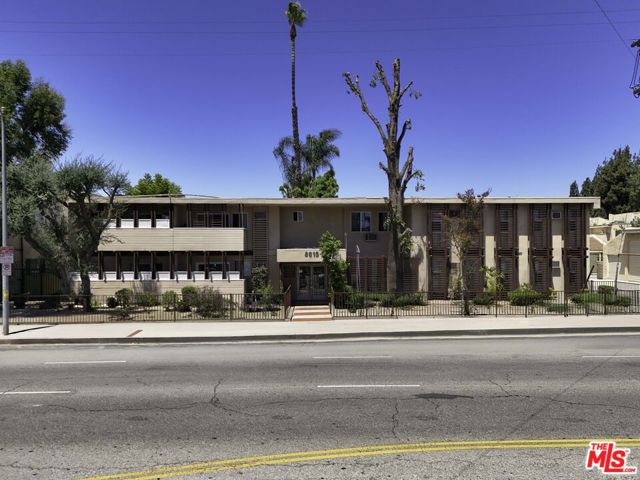 8615 Balboa Boulevard, Northridge CA: https://media.crmls.org/mediaz/2f8cb5df-49c9-421b-bf56-5e6c38699b32.jpg