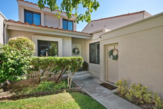 17839 Valle De Lobo, Poway CA: https://media.crmls.org/mediaz/2f8cc33d-3439-4e42-8e00-2ed0bcfd38dc.jpg