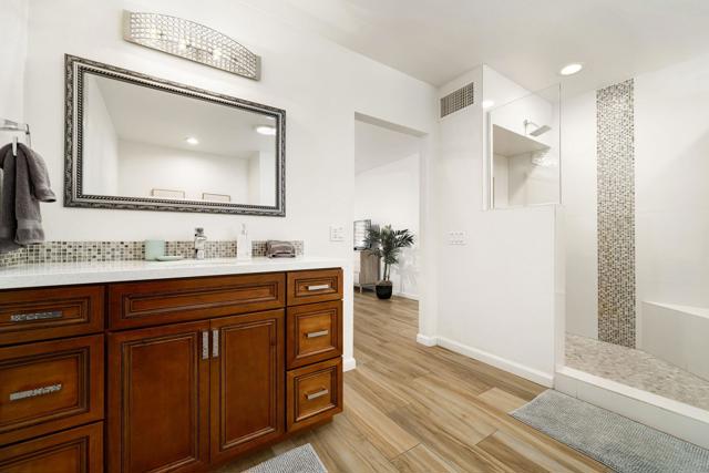 40960 La Costa W Circle, Palm Desert CA: https://media.crmls.org/mediaz/2f8cf871-19fd-42b3-98e7-0a990abf2093.jpg
