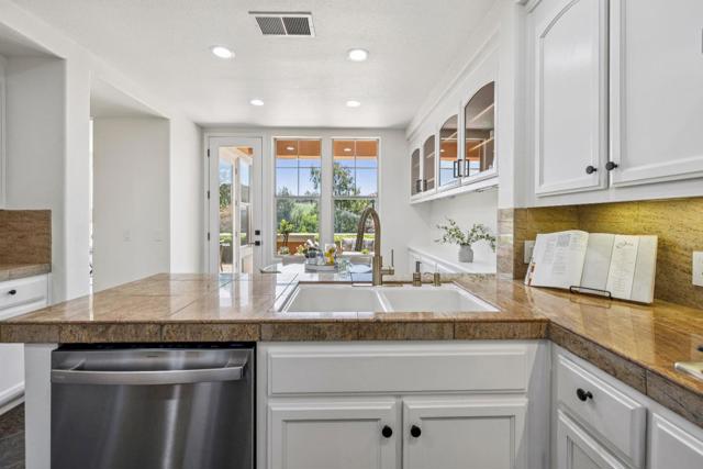 5365 SILVER KNOLL Court, San Jose CA: https://media.crmls.org/mediaz/2f8d006c-84fa-4dd1-89a8-79721f2e17d9.jpg