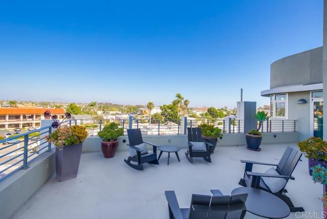 3740 Park Boulevard, San Diego CA: https://media.crmls.org/mediaz/2f8e8bad-2d81-493e-a223-a95ed1f45242.jpg
