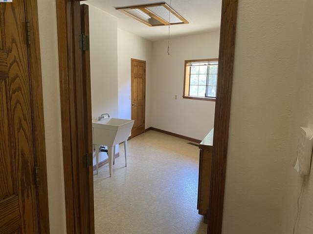 11 Foothill Lane, Pleasanton CA: https://media.crmls.org/mediaz/2f8ea6cc-e2d1-4385-997c-d5220d4a15fa.jpg