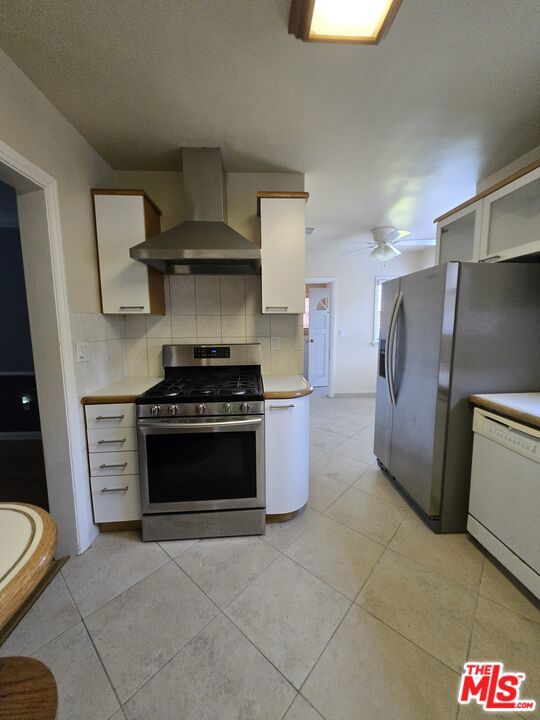4512 Chasar Place, Los Angeles CA: https://media.crmls.org/mediaz/2f8eb4e0-38b2-4bae-a5c6-eebdabcb1317.jpg