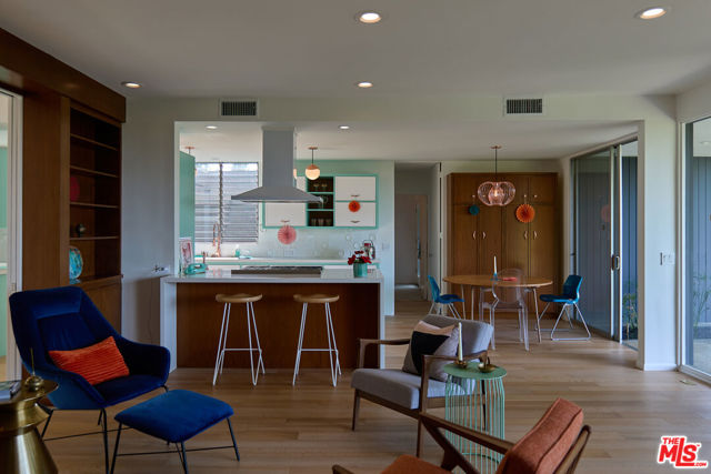 16045 Royal Mount Drive, Encino CA: https://media.crmls.org/mediaz/2f8f2f0c-ea4c-4233-a508-1ac6b761c795.jpg