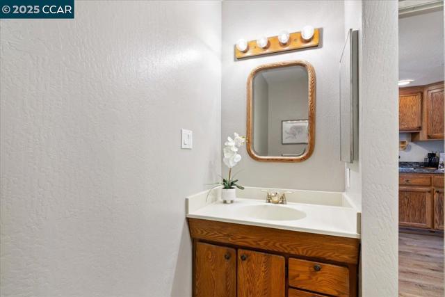 207 Midway Dr, Martinez CA: https://media.crmls.org/mediaz/2f8f8c41-2f65-4a4a-a16e-de81693677e8.jpg