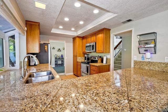 17937 Myrica Ln, San Diego CA: https://media.crmls.org/mediaz/2f8f9715-a553-4c75-8958-667d66125d34.jpg