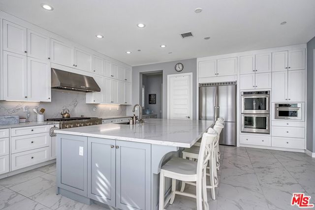 20326 W Liverpool Way, Porter Ranch CA: https://media.crmls.org/mediaz/2f8fbed8-5078-42bc-940c-f083bac14c0e.jpg