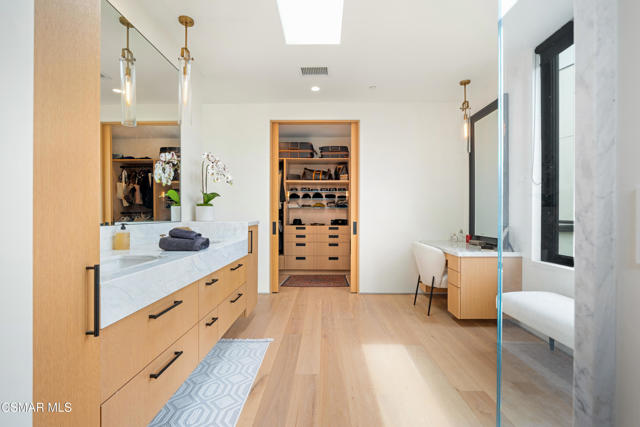 33433 Decker School Road, Malibu CA: https://media.crmls.org/mediaz/2f8fbee6-cd0f-4f99-8623-3ea1de9610bc.jpg