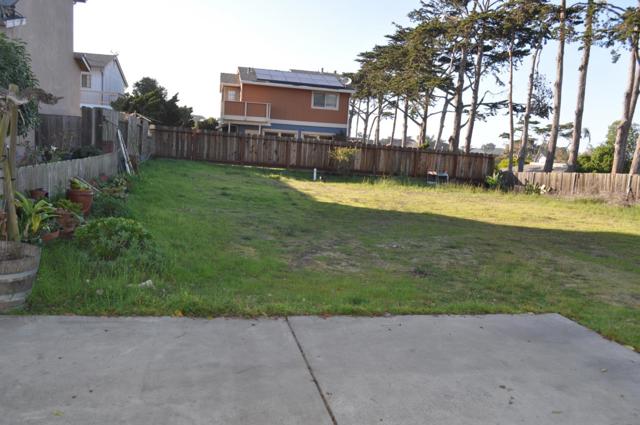 221 Mortimers (Unit B) Lane, Marina CA: https://media.crmls.org/mediaz/2f8fcfda-cd13-40a0-a1f3-636be21ced0f.jpg