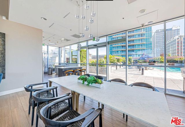 3785 Wilshire Boulevard, Los Angeles CA: https://media.crmls.org/mediaz/2f90071c-d126-4389-b95e-e39e44441b6c.jpg