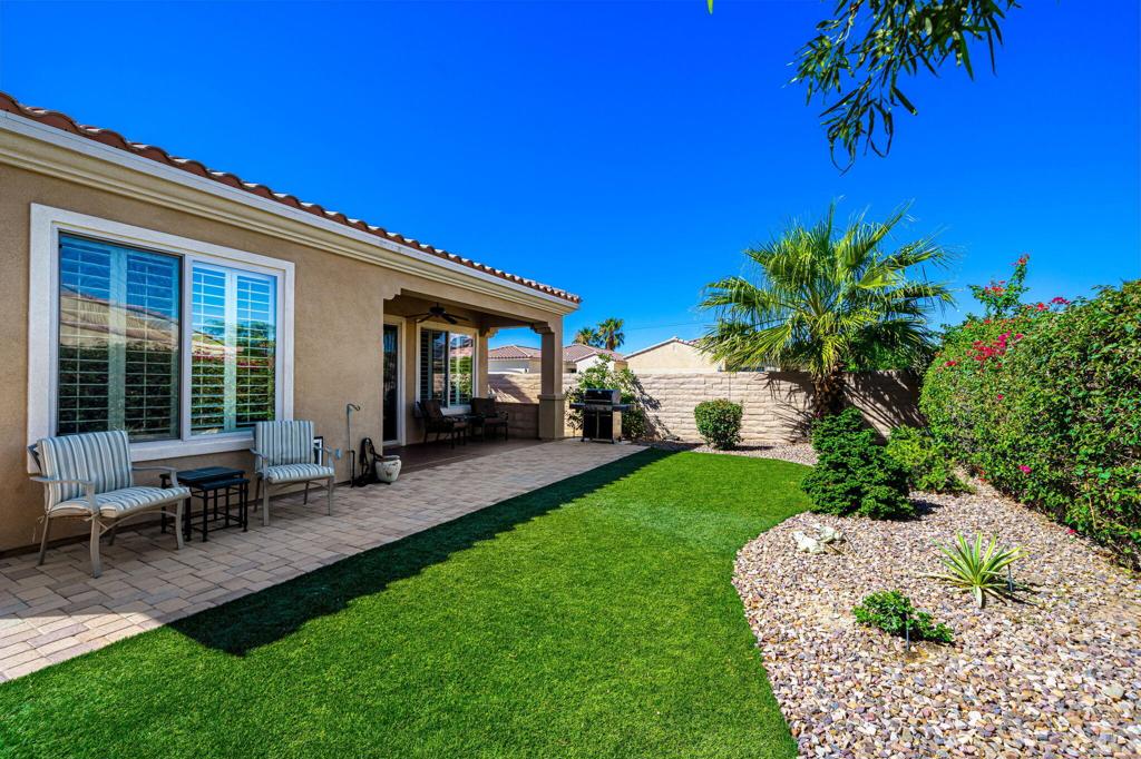 81534 Avenida Contento