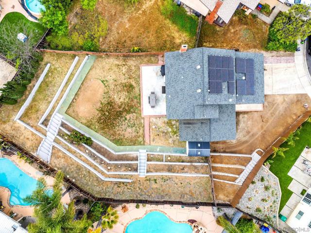 10424 Nubbin Ct, Santee CA: https://media.crmls.org/mediaz/2f90a027-92aa-48f4-8980-334486d3e0a2.jpg