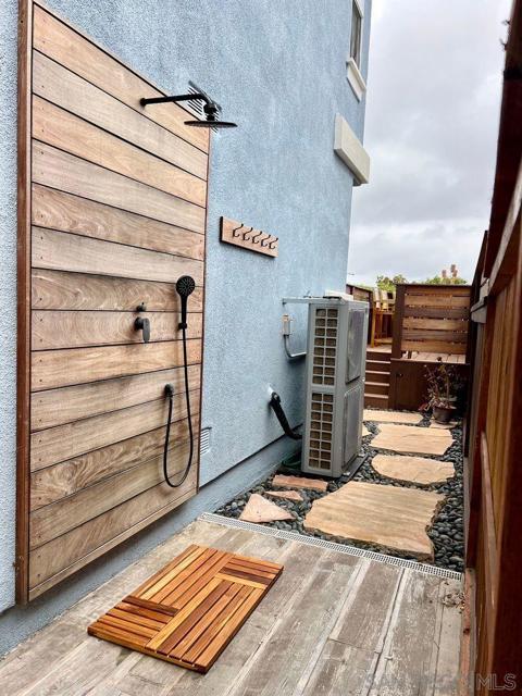 517 N Cedros, Solana Beach CA: https://media.crmls.org/mediaz/2f90cfc0-8925-4c0f-89ff-2b9327cdc3a4.jpg
