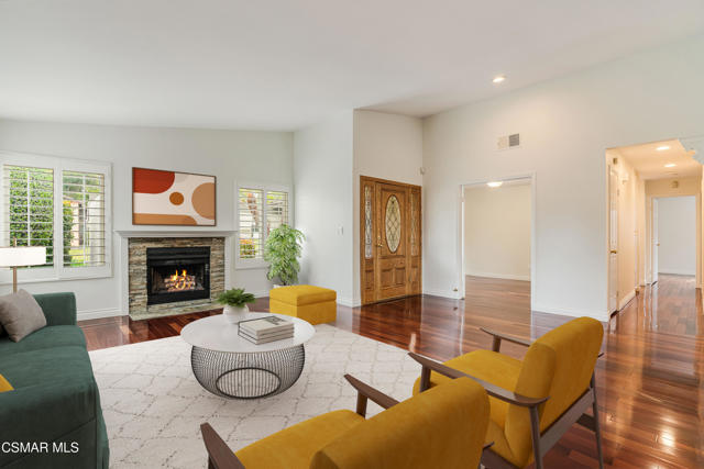 2152 Coalfax Court, Thousand Oaks CA: https://media.crmls.org/mediaz/2f90ea3d-764b-4efe-a154-b11721172d8e.jpg