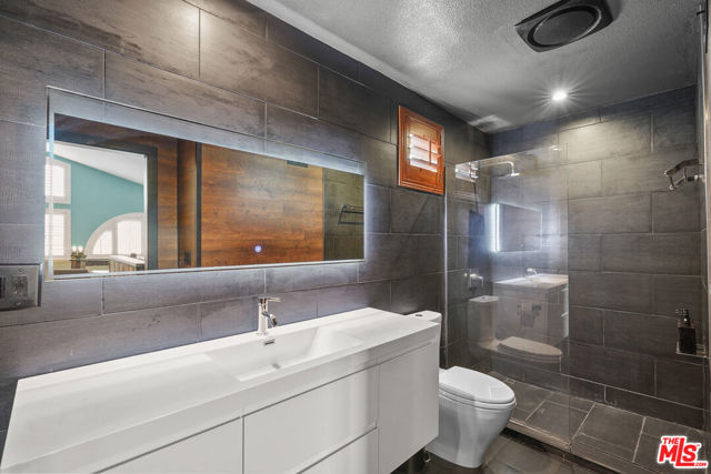 10926 Bluffside Drive, Studio City CA: https://media.crmls.org/mediaz/2f915191-b337-4f9f-bd63-f9b28ec602f5.jpg