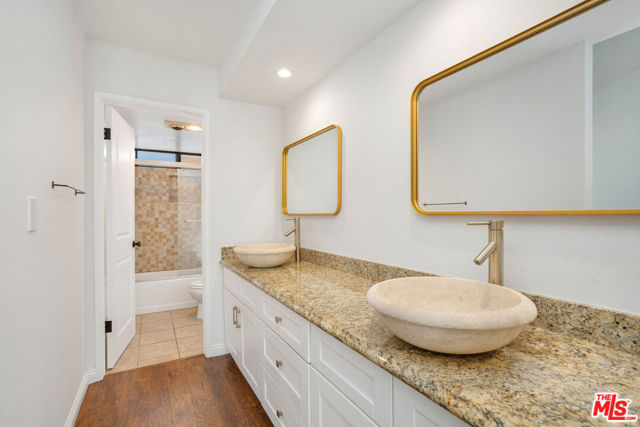 13948 Moorpark Street, Sherman Oaks CA: https://media.crmls.org/mediaz/2f916531-1689-461d-80ad-16c2dffa5d76.jpg