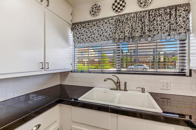 263 Maple Street, Hollister CA: https://media.crmls.org/mediaz/2f91e217-4585-491a-b276-fc338e811461.jpg