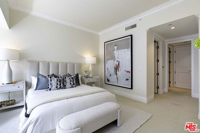 10727 Wilshire Boulevard, Los Angeles CA: https://media.crmls.org/mediaz/2f91e48c-7e2b-449b-8552-eb02d87d6a20.jpg