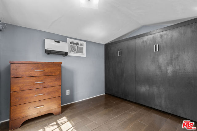 6841 Haywood Street, Tujunga CA: https://media.crmls.org/mediaz/2f921b5f-bbca-4ea3-9c8d-6c50837c9d63.jpg
