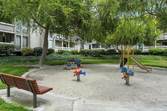 1171 Compass Lane, Foster City CA: https://media.crmls.org/mediaz/2f925d59-1935-4067-818a-cd7ae7086d48.jpg