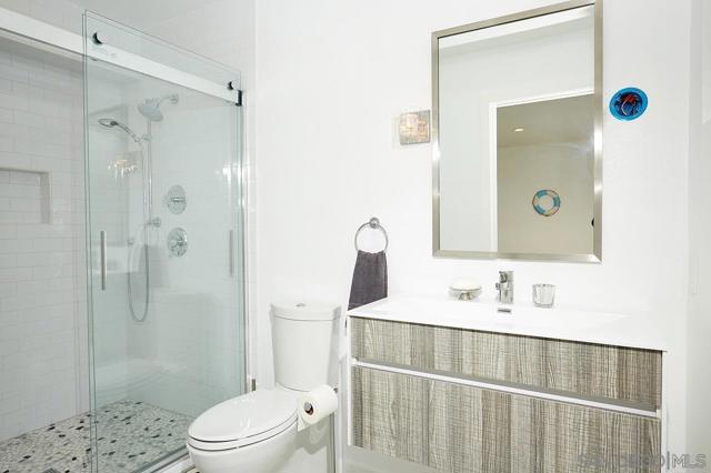 940 Sealane Dr, Encinitas CA: https://media.crmls.org/mediaz/2f928287-9f28-4c29-b2d6-77e2e1062afa.jpg