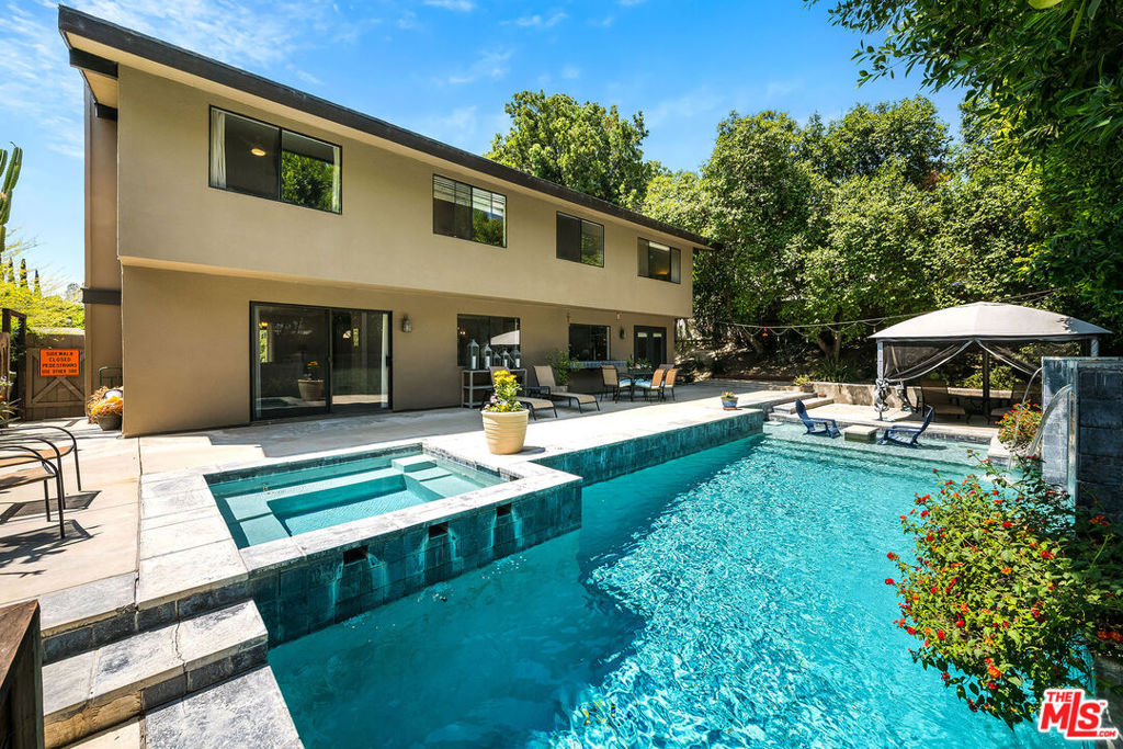 24417 Clipstone Street