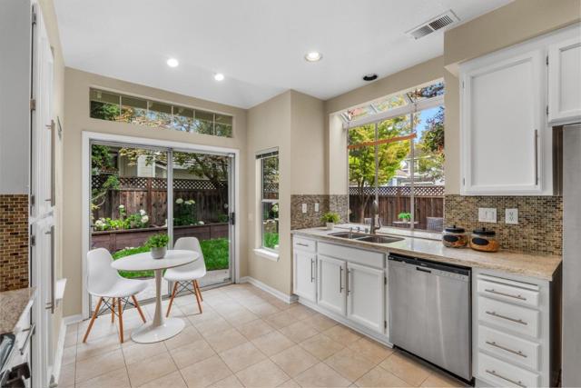 34458 Calgary Terrace, Fremont CA: https://media.crmls.org/mediaz/2f92dbb3-c300-4190-ad62-d8c14960f512.jpg