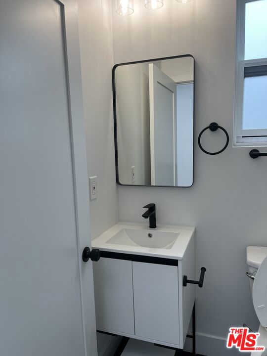 212 E 29th Street, Los Angeles CA: https://media.crmls.org/mediaz/2f93052f-1b37-4104-8612-5b779878e2ec.jpg