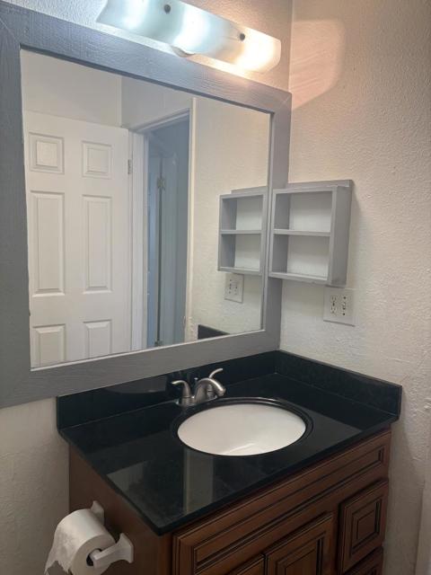 722 E Swain Road, Stockton CA: https://media.crmls.org/mediaz/2f9443ea-8e23-4766-b286-0d68faa0c04b.jpg