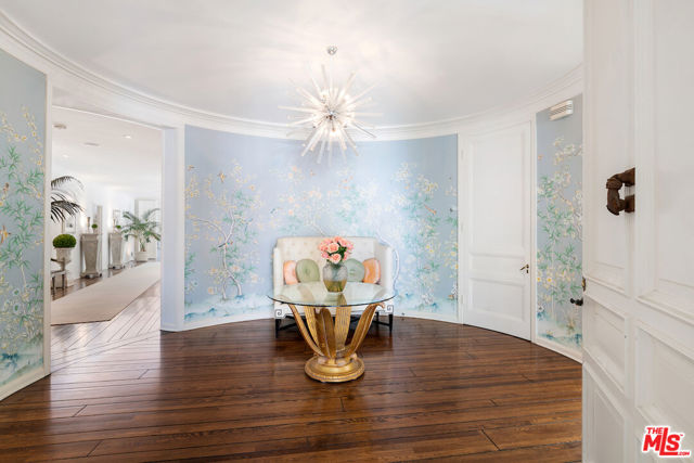 601 Woodruff Avenue, Los Angeles CA: https://media.crmls.org/mediaz/2f9502df-db21-4997-8251-6d27b1a36d52.jpg