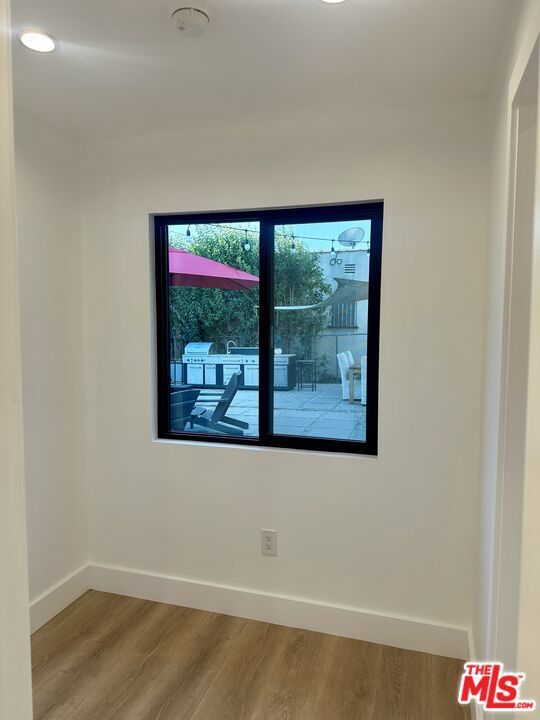 5414 S Mullen Avenue, Los Angeles CA: https://media.crmls.org/mediaz/2f9625fd-fe18-4849-bb3f-8d9b22728823.jpg